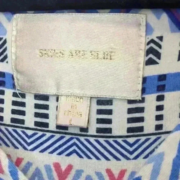 Skies Are Blue Sleeveless Top - Picture 2 of 3